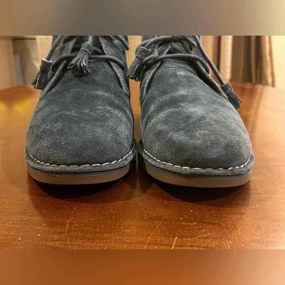 Hush Puppies Cyra Catelyn Suede Chukka boots w/tassel laces. Grey leather. Sz 10
